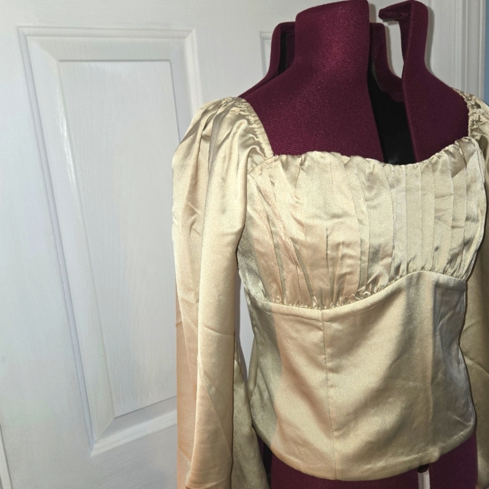 Abercrombie & Fitch NWT Cream Satin Balloon Sleeve Large Crop Top - Picture 3 of 9